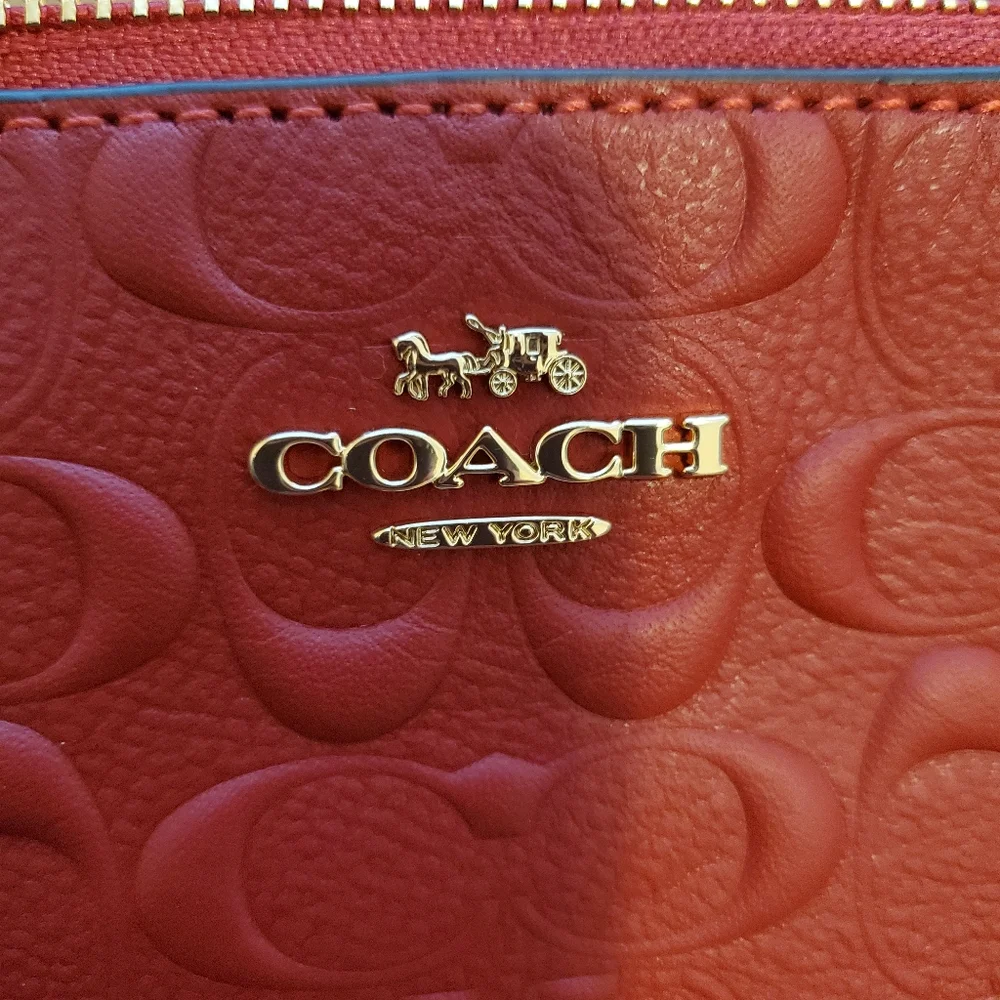 NWOT Coach wristlet with embossing - Picture 6 of 6